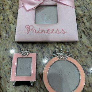 Mud Pie Silver and Black Crown Photo Frame Set